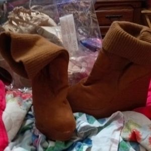 I got a bag of high heels and they don't fit me so I'd like to make some money